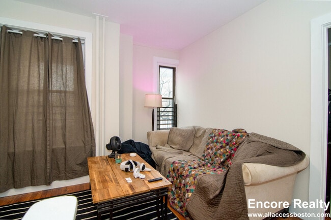 Building Photo - 448 Park Dr