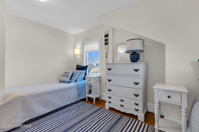 Building Photo - 215 Neptune Pl