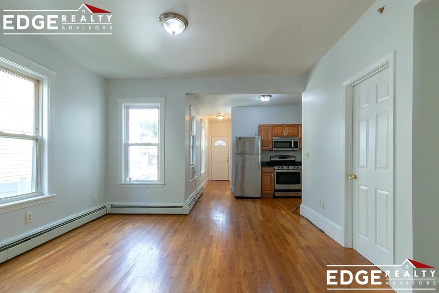 Building Photo - 28 Mt Hope St