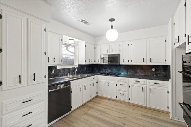 Building Photo - 1502 Dabney Dr