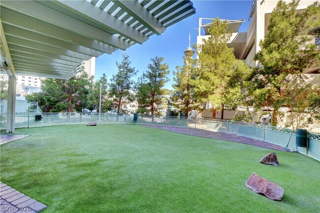 Building Photo - 222 E Karen Ave