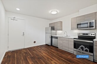 Building Photo - Hollywood 12