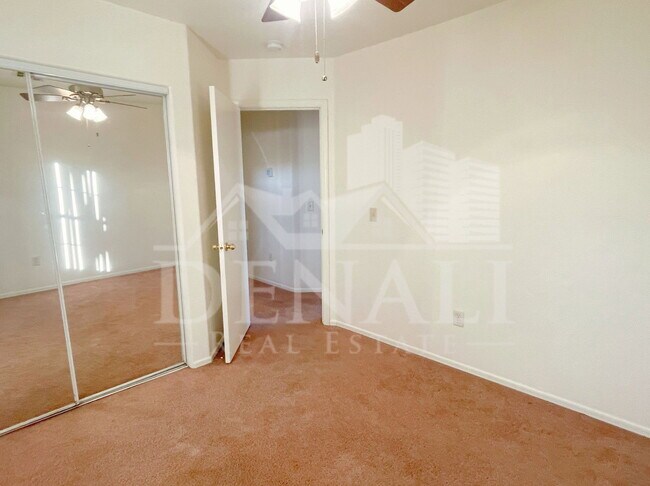 Building Photo - 1154 S Boulder St