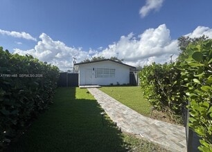 Building Photo - 10504 SW 77th Ct