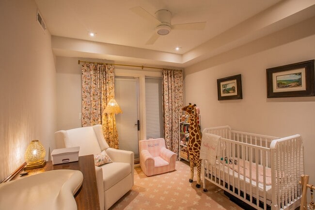 Building Photo - Stunning 2 BR/2 BA Condo in Lanier Heights!