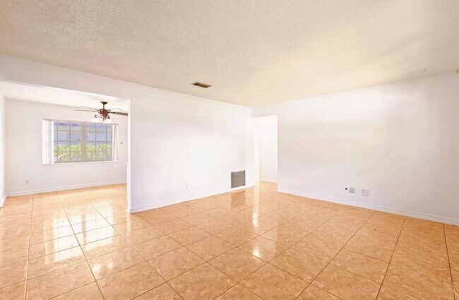 Building Photo - 5749 Buchanan St