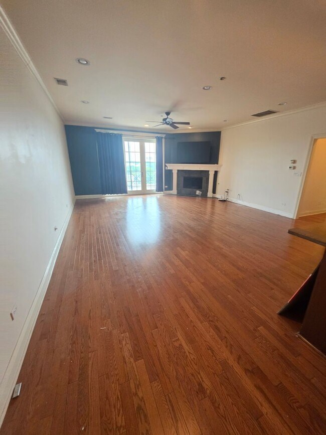 Building Photo - 2811 N Bell Ave