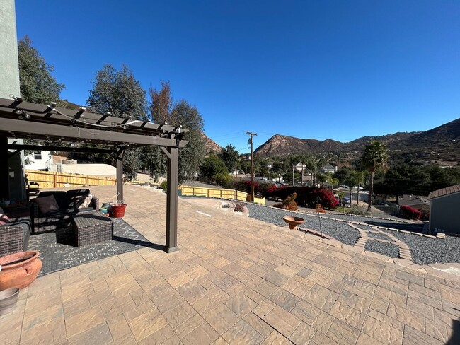 Building Photo - Fully Remodeled 3 bed 2.5 bath Home in the...