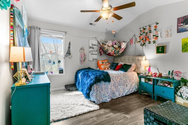 Building Photo - 230 Parrish Ln