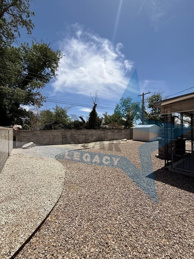 Building Photo - Cute 3-Bedroom with Large Backyard!