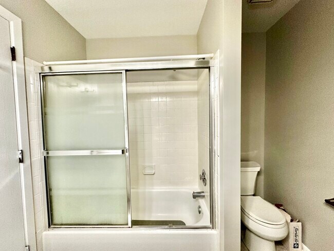 Building Photo - 1226 Clearview Ct