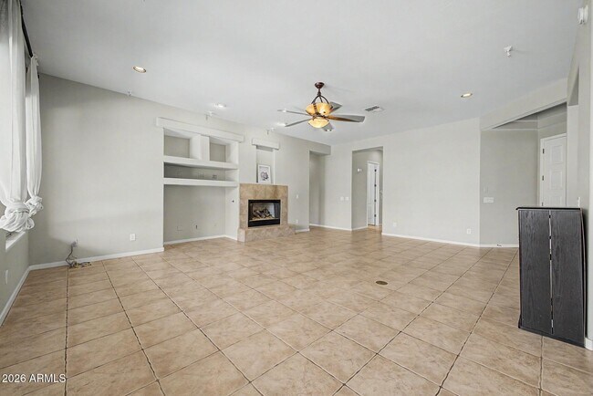 Building Photo - 1902 E Desert Ln