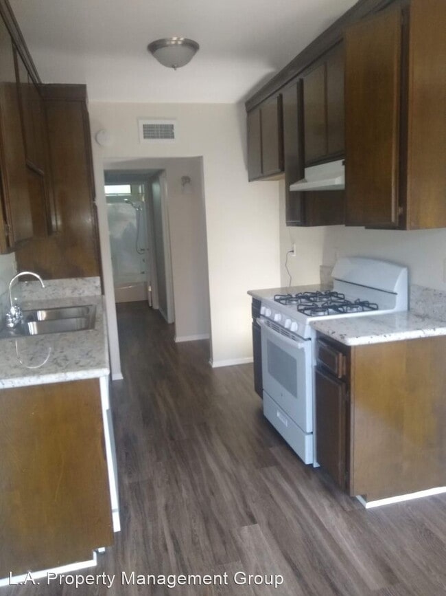 Building Photo - 23901 Los Rosas St