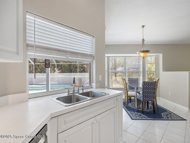 Building Photo - 1026 Blossom Dr