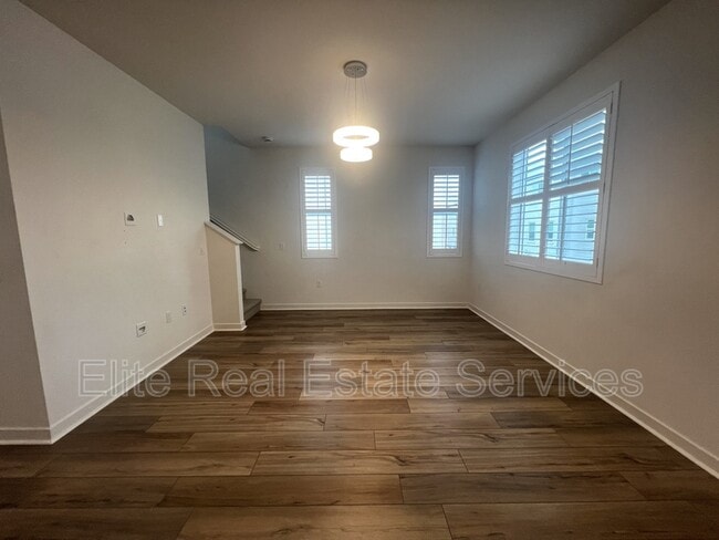 Building Photo - 5465 Seacliff Pl