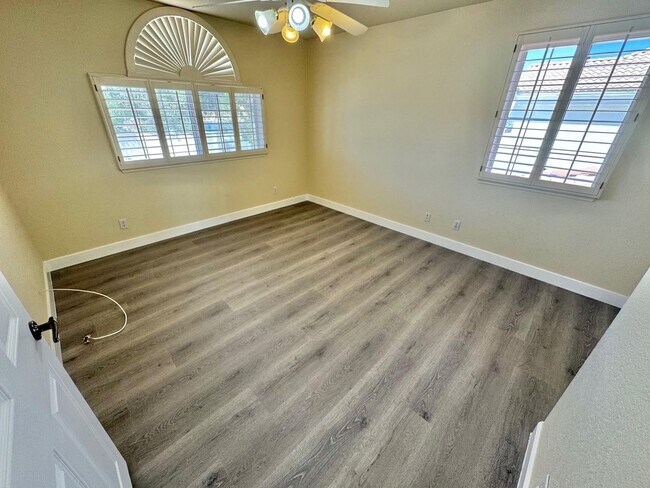 Building Photo - GORGEOUS 2 STORY SPACIOUS 4 BEDROOM HOUSE ...