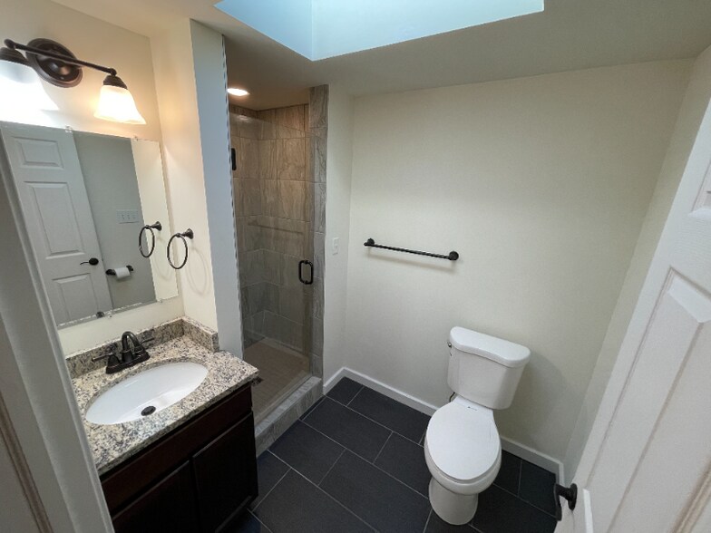 Building Photo - 33 S Lake Ave