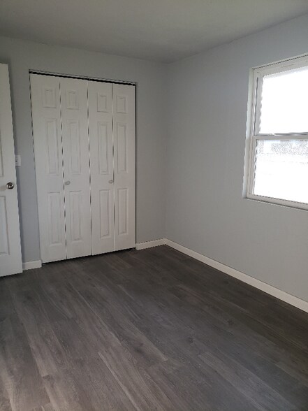 Building Photo - 1001 Bell Dr