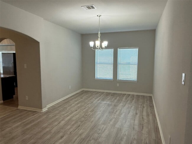Building Photo - 306 Edgewater Park Dr