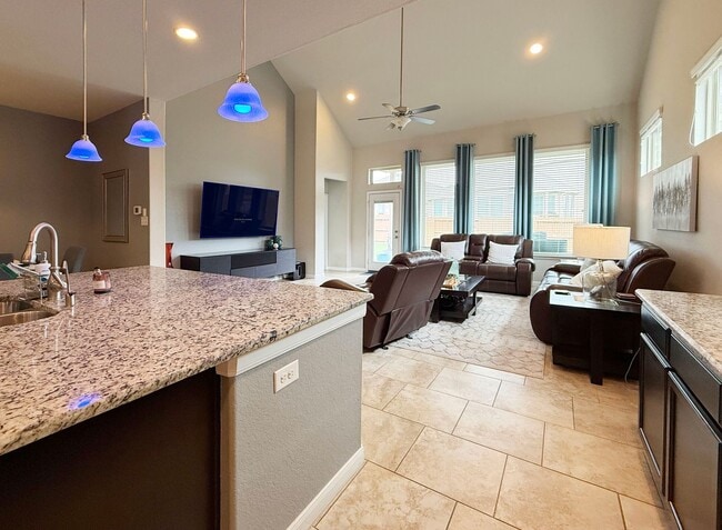 Building Photo - Beautiful 4/3.5 Home Available In Northwest San Antonio!