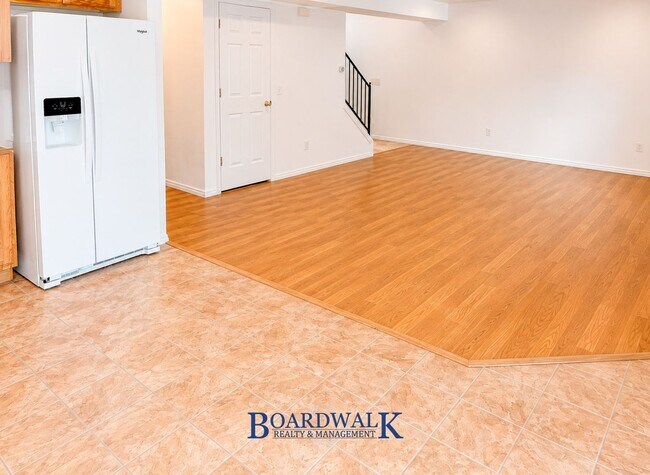Building Photo - 582 N Redwood Rd