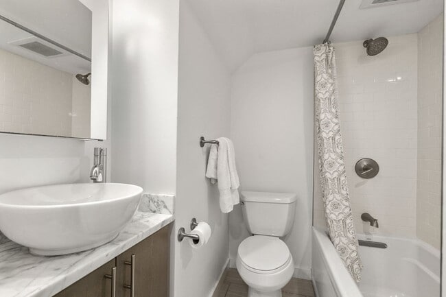 Building Photo - 161 Auburn St