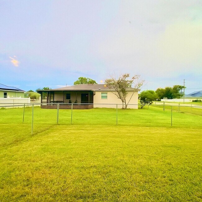 Building Photo - 502 Albatross Dr