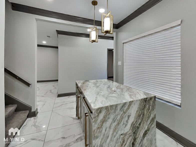 Building Photo - 5373 Solitaire Way