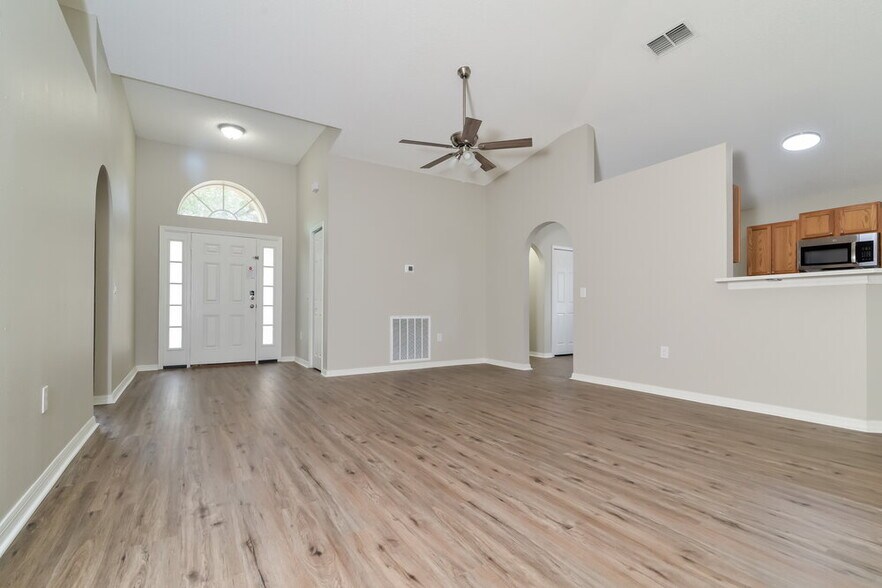 Building Photo - 1608 Sterns Dr