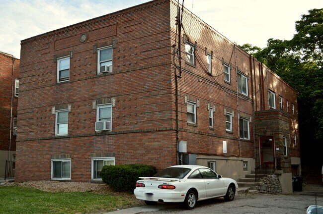 Building Photo - Ludlow 950