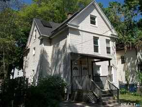 Building Photo - 27 Lilac St
