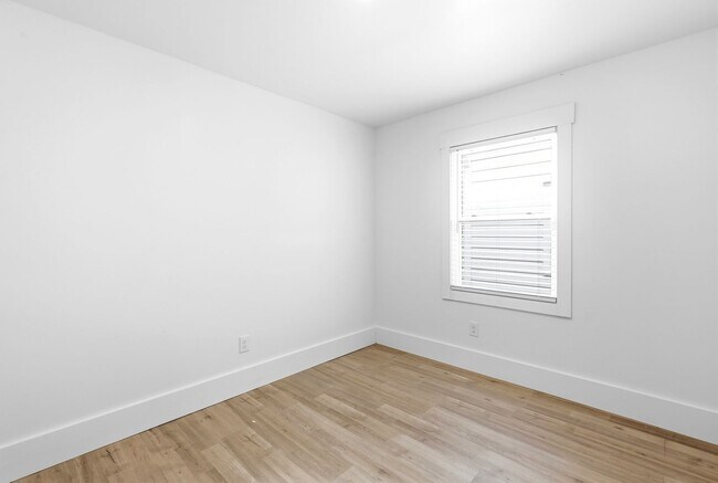 Building Photo - Updated 3-Bedroom Home with Modern Comforts Near Downtown Wilmington