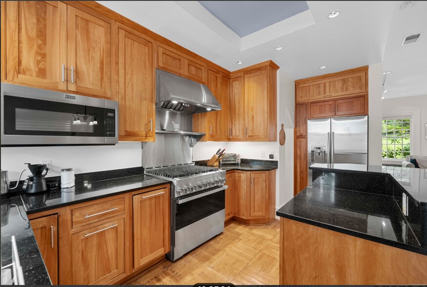 Building Photo - 2332 19th St NW