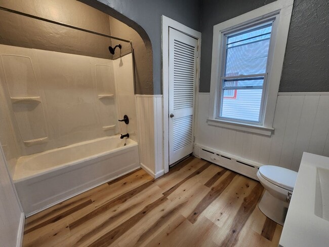 Building Photo - Two Bedroom Single Family Home!