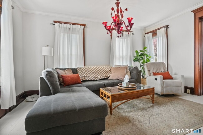 Building Photo - 8 Quintard Ave