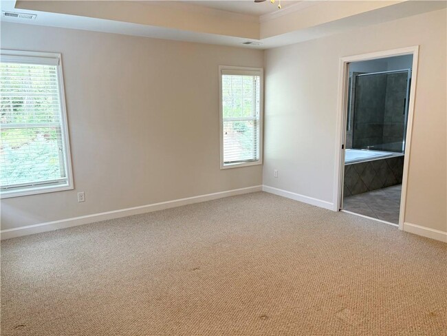 Building Photo - 204 Providence Ln