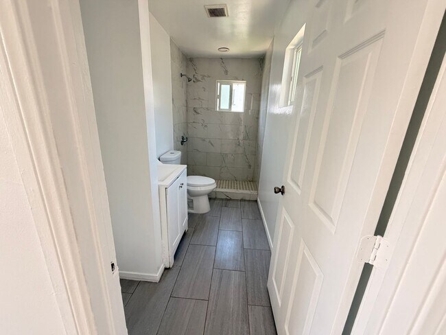 Building Photo - Studio for Rent – San Diego