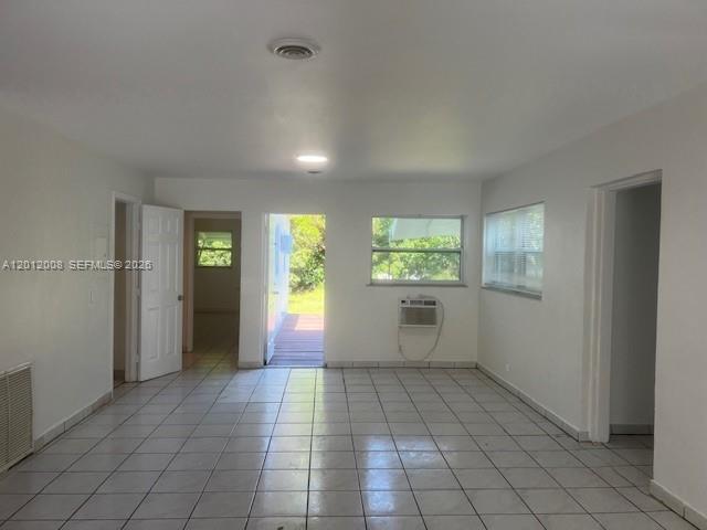 Building Photo - 4548 SW 33rd Ave