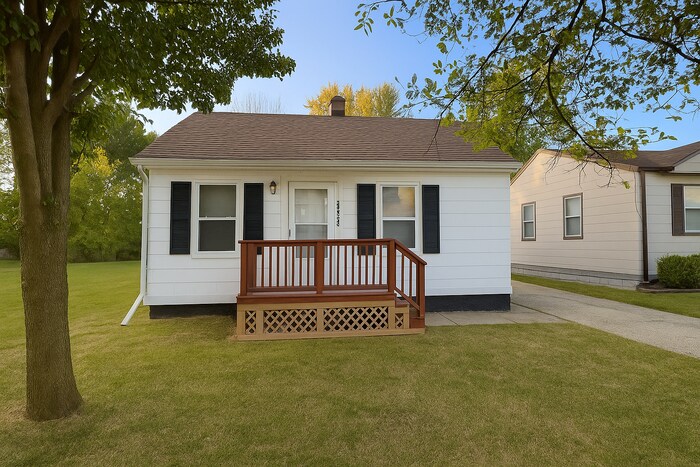 Primary Photo - 8640 Chalmers Ave