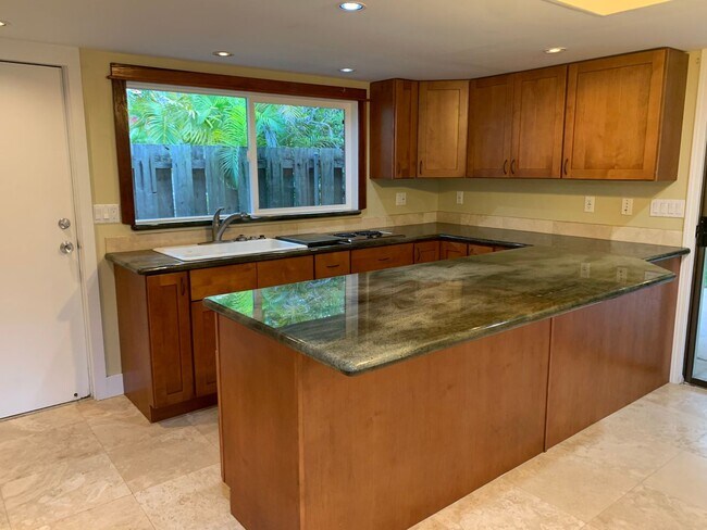 Building Photo - Kailua- Charming 1 bedroom, 1 bathroom cottage 2 blocks from the beach