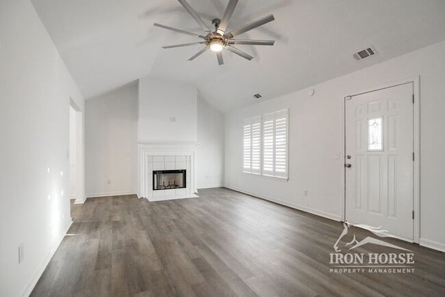 Building Photo - 1030 Hunter Trail