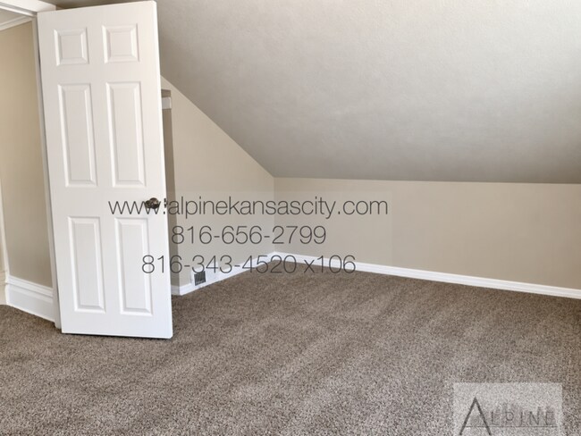 Building Photo - Updated NE Home!