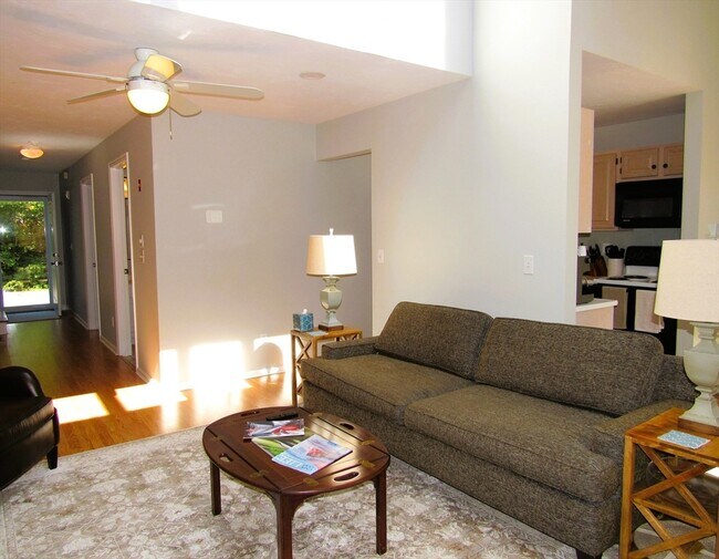 Building Photo - 45 Harbor Hill Dr