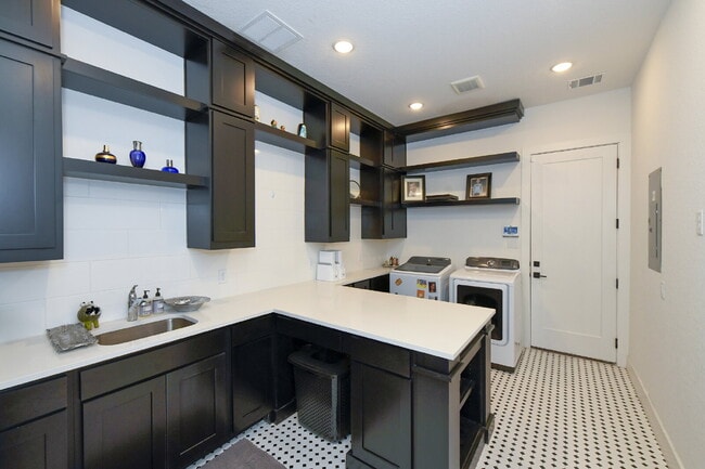 Building Photo - 26643 White Eagle Dr