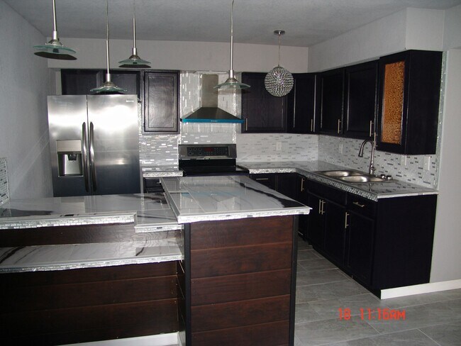 Building Photo - 630 S Morris