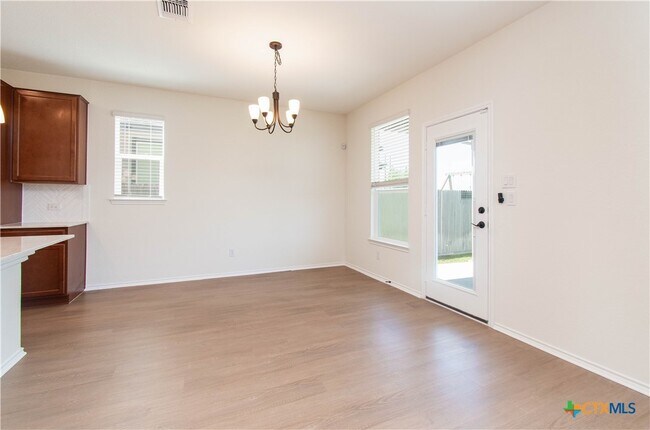 Building Photo - 661 Bailey Park Dr