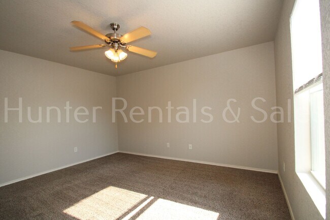 Building Photo - 3400 Lakecrest Dr