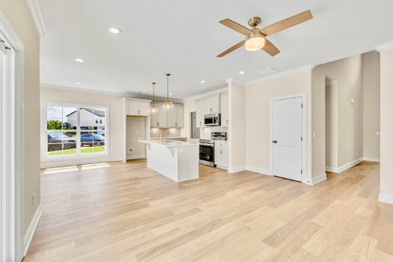 Building Photo - 1917 Gracie Bug Lp