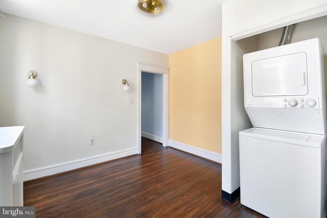 Primary Photo - 16 E Eagle Rd