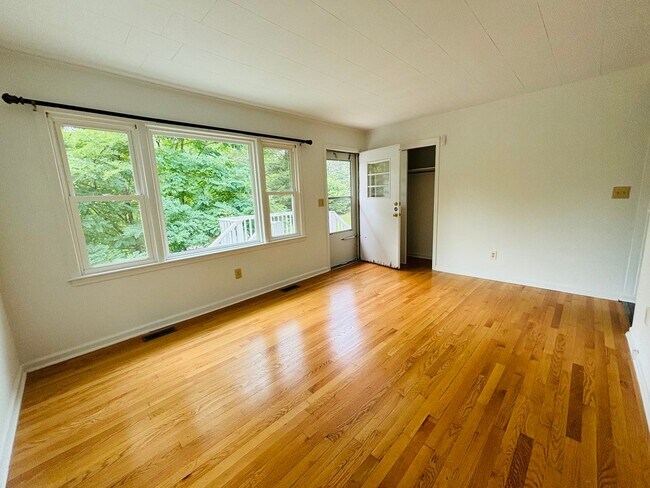 Building Photo - 1480 Boxwood Dr